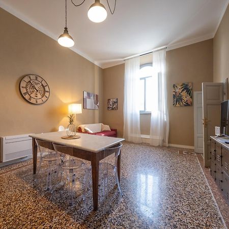 Lungarno Buozzi 7 Apartments ピサ エクステリア 写真